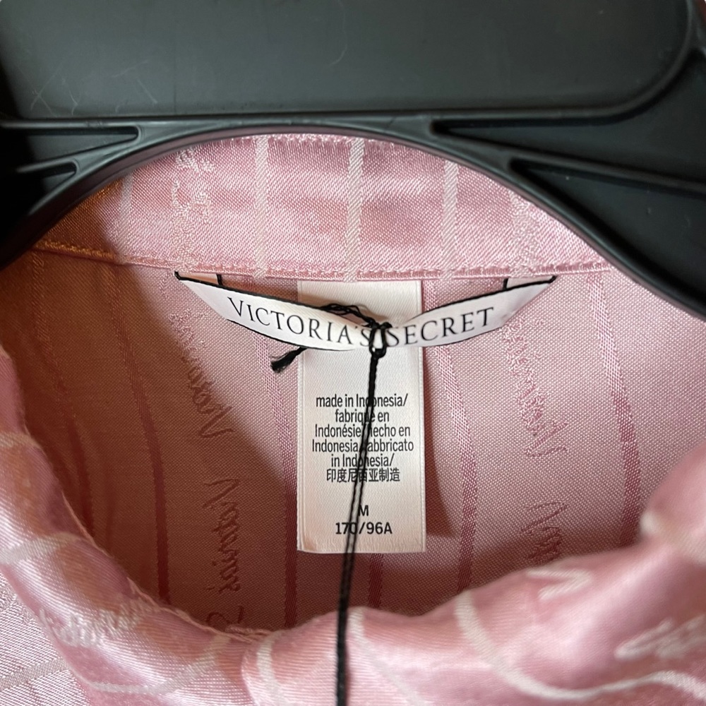 Victorias Secret Pajama Shirt Women’s Medium Pink Striped Button Up Silky top - Picture 4 of 9